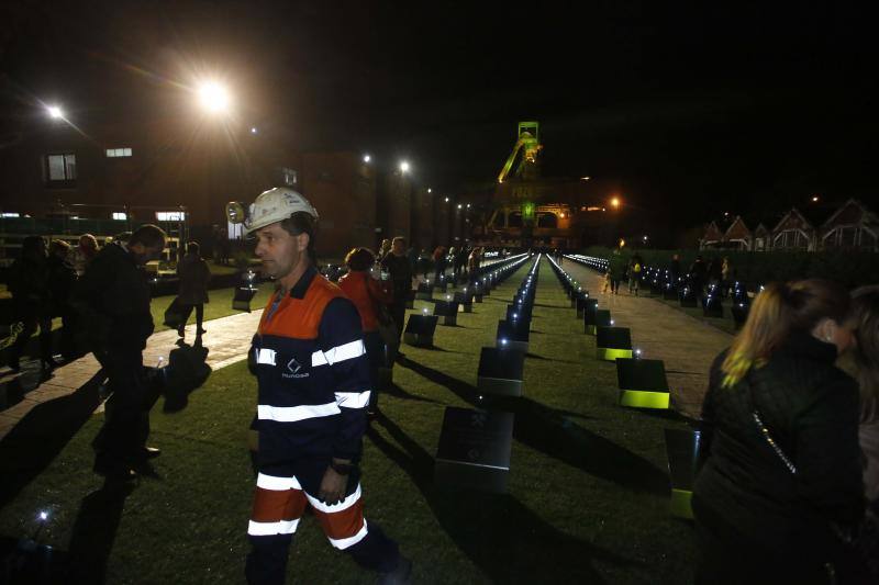 Multitudinario homenaje en el pozo Sotón a los mineros fallecidos