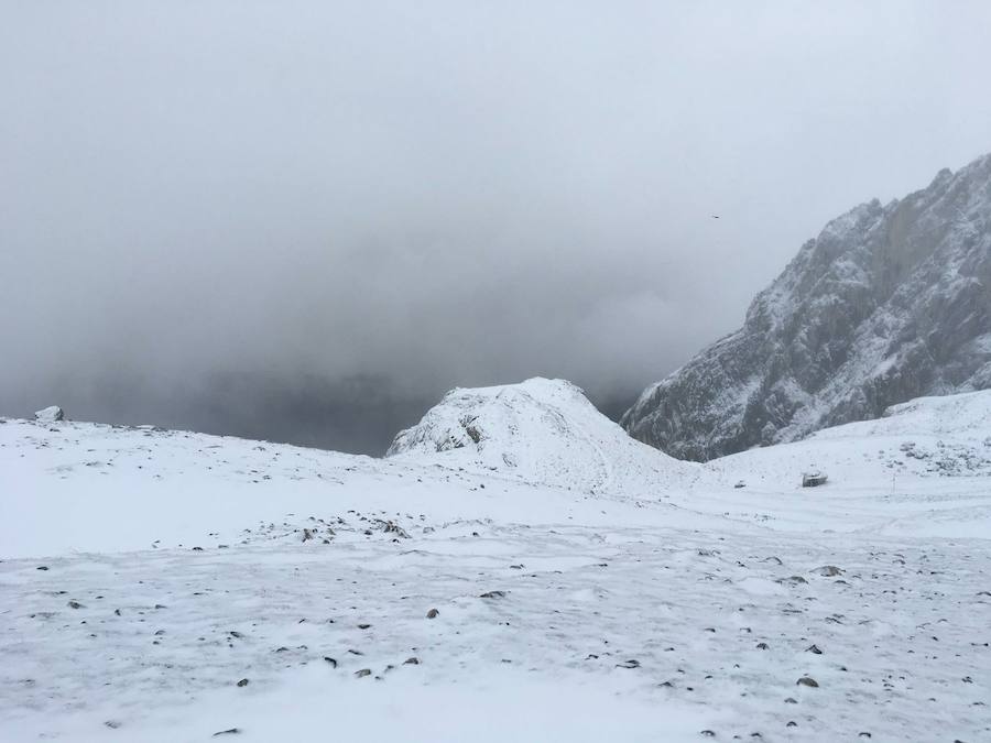 Las primeras nieves llegan a Asturias