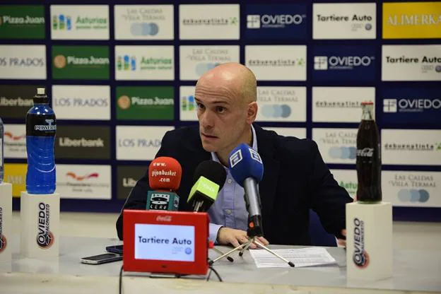 Carles Marco durante la rueda prensa posterior a la derrota del Unión Financiera contra el CB Prat. 