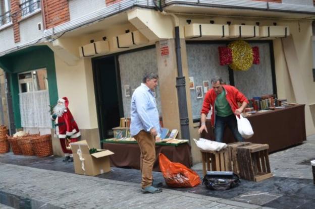 Las calles de Villaviciosa se decoraron de Navidad en el spot. 