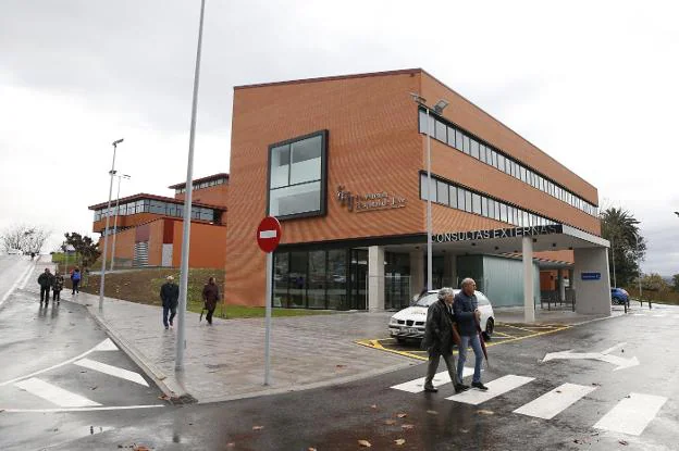 El nuevo edificio de consultas externas se ubica junto al área de radioterapia inaugurada en septiembre de 2006. 