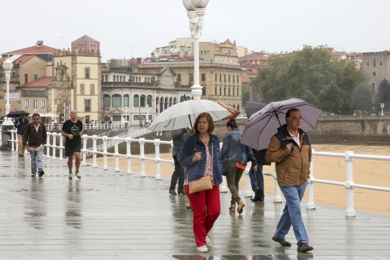 Jueves pasado por agua en Gijón