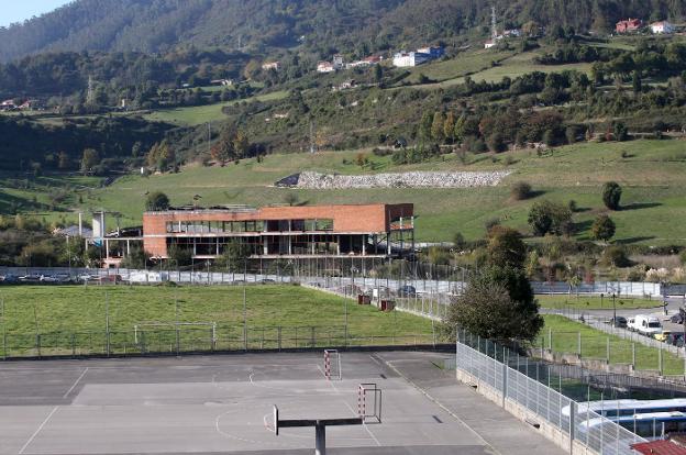 La estructura del spa, vista desde el Colegio Loyola. 