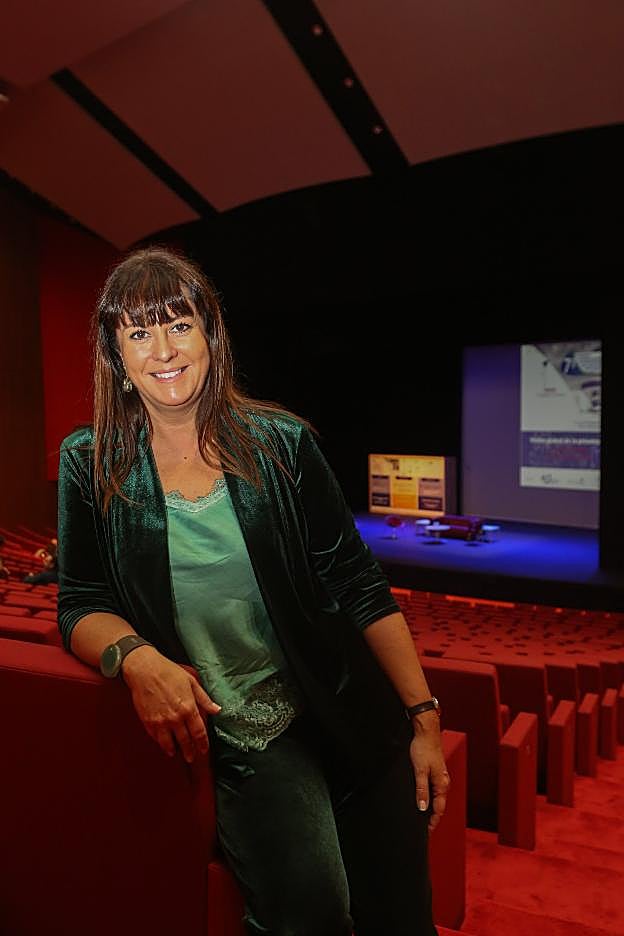 Natalia Fernández Laviada, en el auditorio del Centro Niemeyer. 