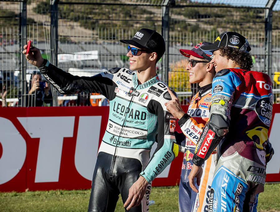 Selfie de los tres campeones de cada categoría.