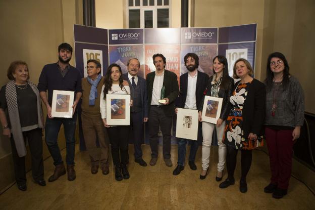 Lola Lucio, quien junto a Juan Benito Argüelles, impulsó el Premio Tigre Juan; Alejandro Carantoña, Roberto Sánchez Ramos, María Abella, Wenceslao López, Pedro Mairal, Juan Gómez Bárcena, Raquel Blanco y Ana Taboada. 