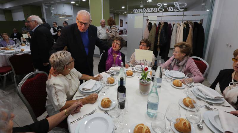 El ex alcalde recordó la recuperación del Teatro Palacio Valdés rodeado de numerosas personalidades