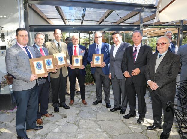 Javier Puerta, Jesús Vicente Álvarez, Javier Almiñana, Luis Germán Avilés, Juan Manuel López Solís y los directivos de Puente de Mando Adolfo García, Fernando de la Hoz y Enrique López. 