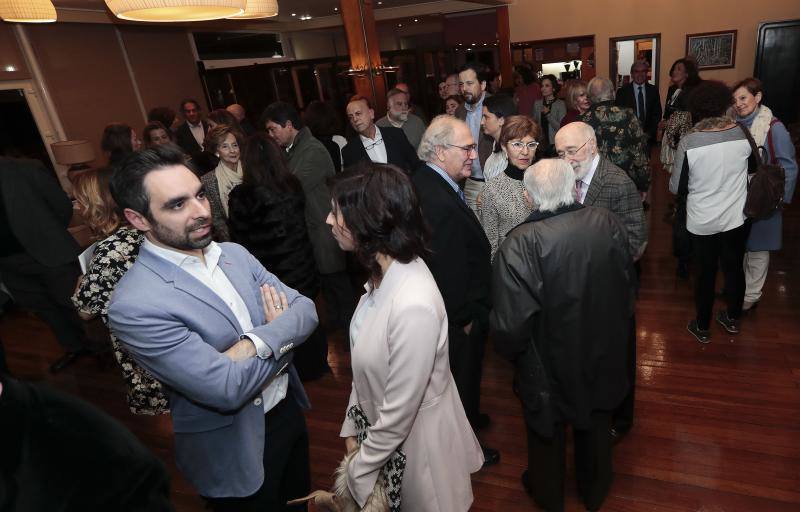 El arquitecto Mariano Marín Rodríguez-Rivas recoge el Premio Castelao