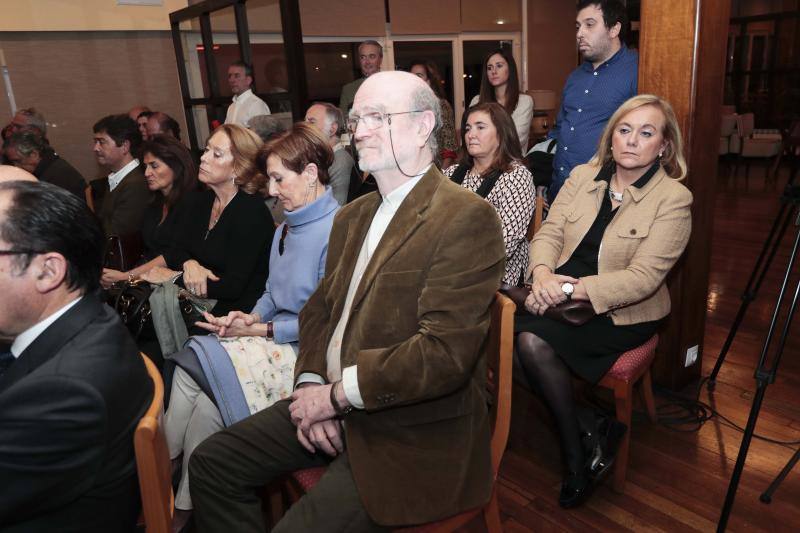 El arquitecto Mariano Marín Rodríguez-Rivas recoge el Premio Castelao