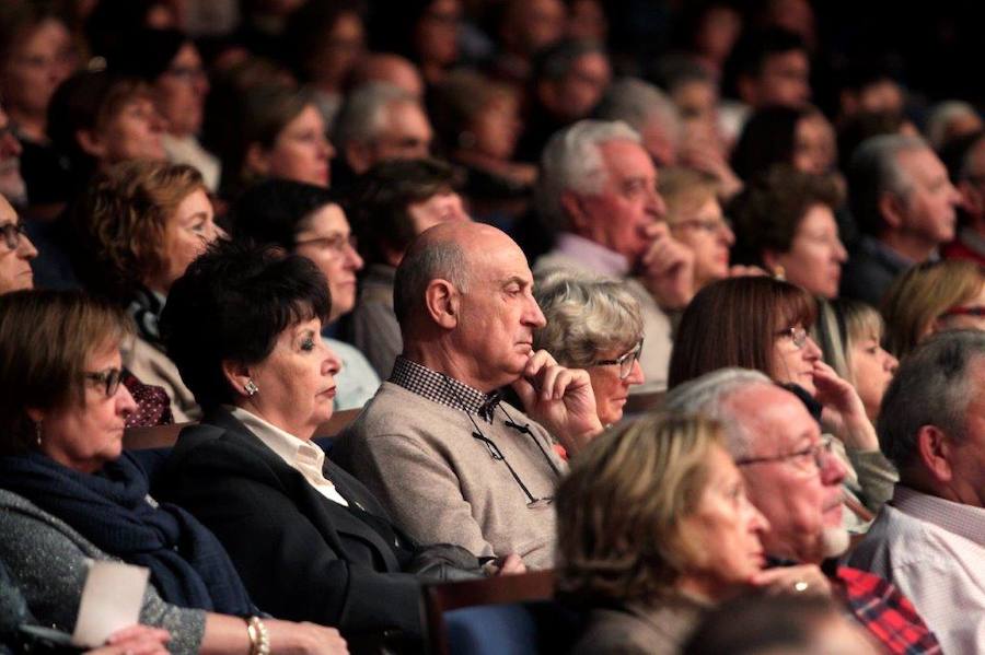 En el intermedio del concierto se rindió homenaje a Francisco Vigil, primer director de la agrupación