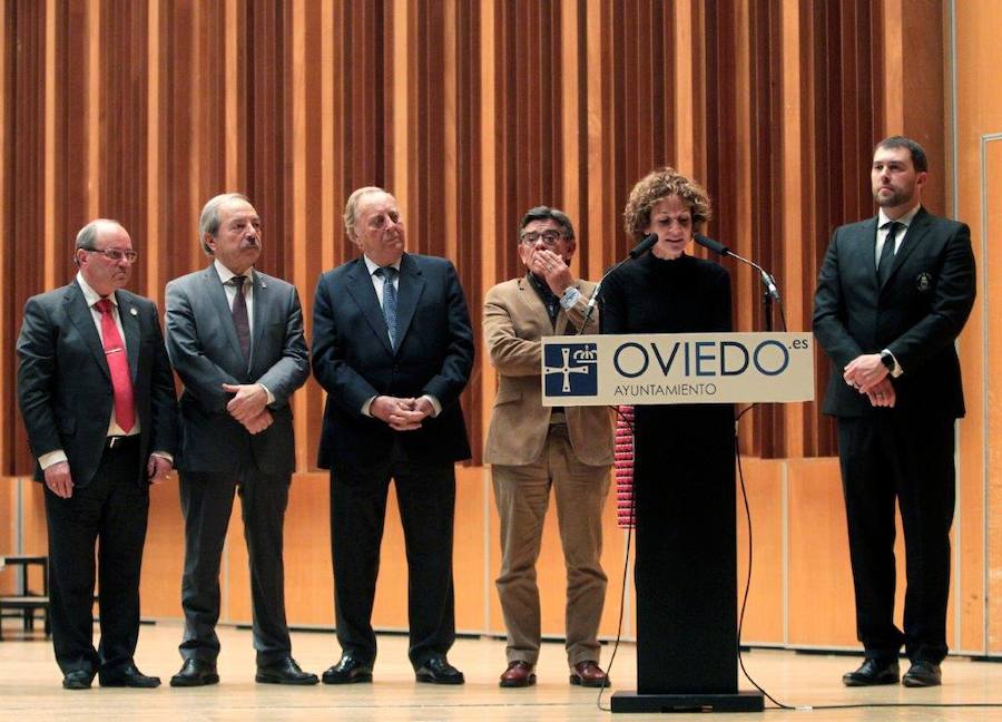 En el intermedio del concierto se rindió homenaje a Francisco Vigil, primer director de la agrupación