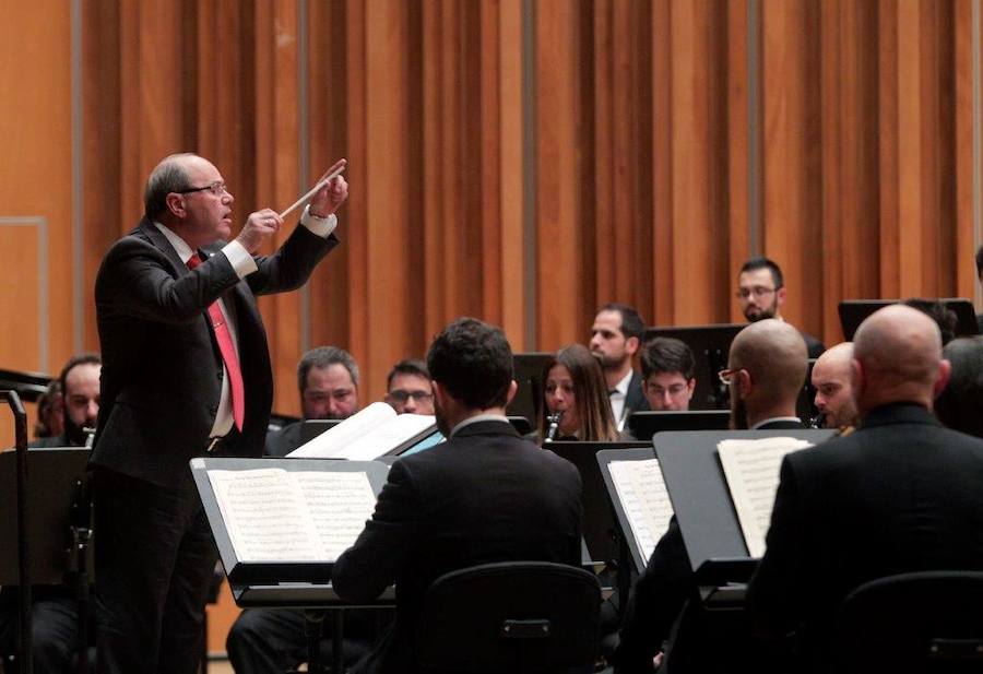 En el intermedio del concierto se rindió homenaje a Francisco Vigil, primer director de la agrupación