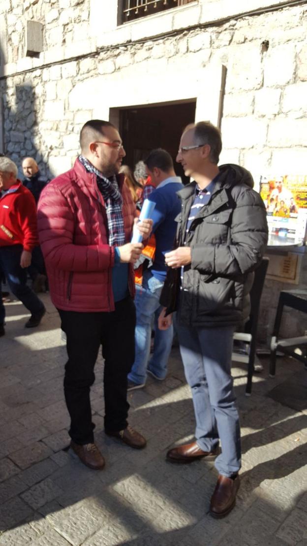 Guerrero, ayer en Llanes junto a Adrián Barbón. 