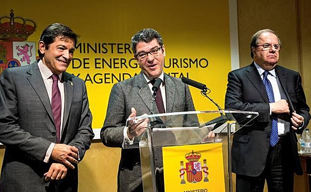 Javier Fernández, Álvaro Nadal y Juan Vicente Herrera.