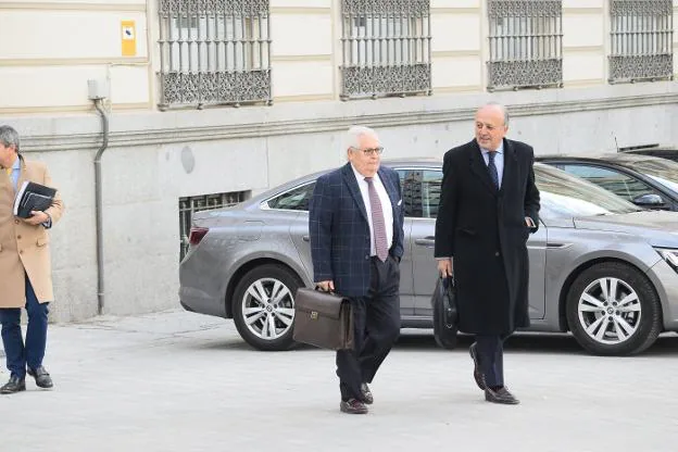 El abogado Viliulfo Díaz y Juan Carlos Torres Inclán. 