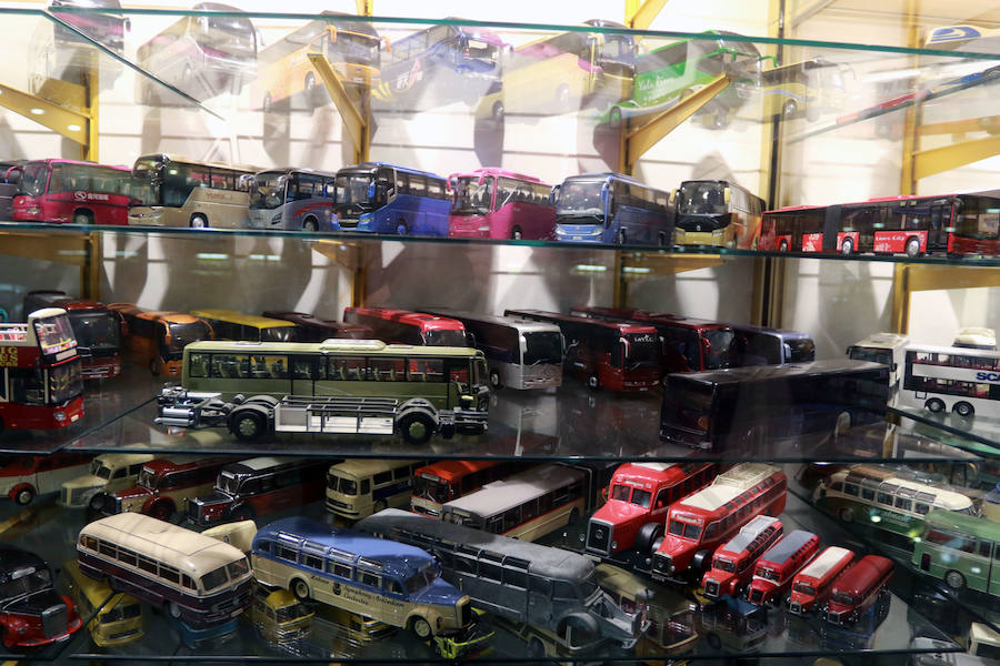 El directo de la compañía, Guillermo Martínez, reúne 6.600 piezas sobre los autocares