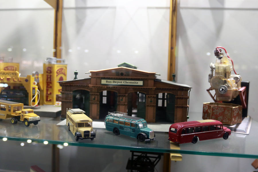 El directo de la compañía, Guillermo Martínez, reúne 6.600 piezas sobre los autocares