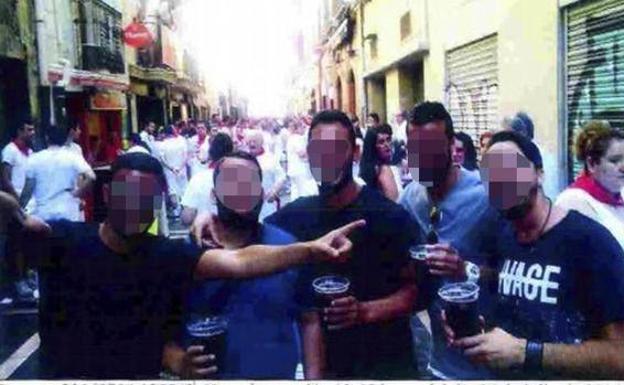 Los cinco amigos sevillanos que presuntamente violaron a una joven madrileña durante los Sanfermines 2016.