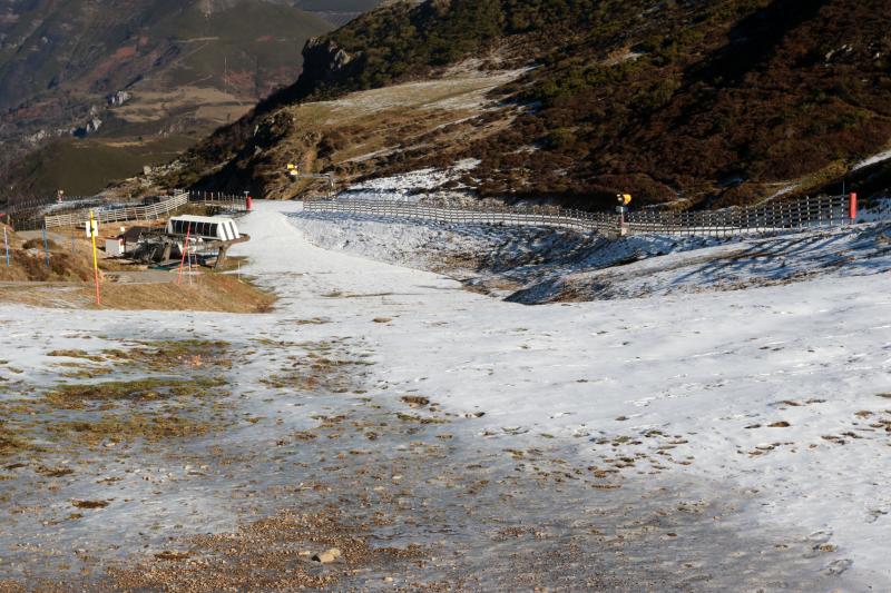 La estación asturiana pondrá en funcionamiento esta temporada cuatro nuevas pistas para todos los niveles