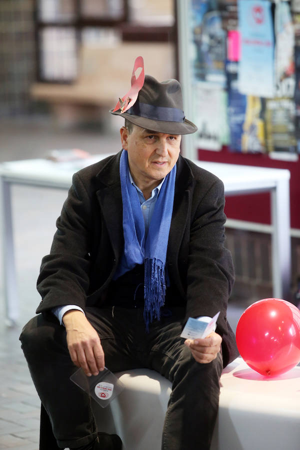 Mannequin challenge en la Factultad de Medicina por la lucha contra el sida