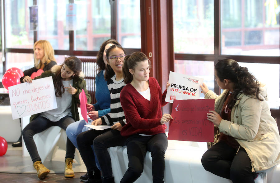 Mannequin challenge en la Factultad de Medicina por la lucha contra el sida