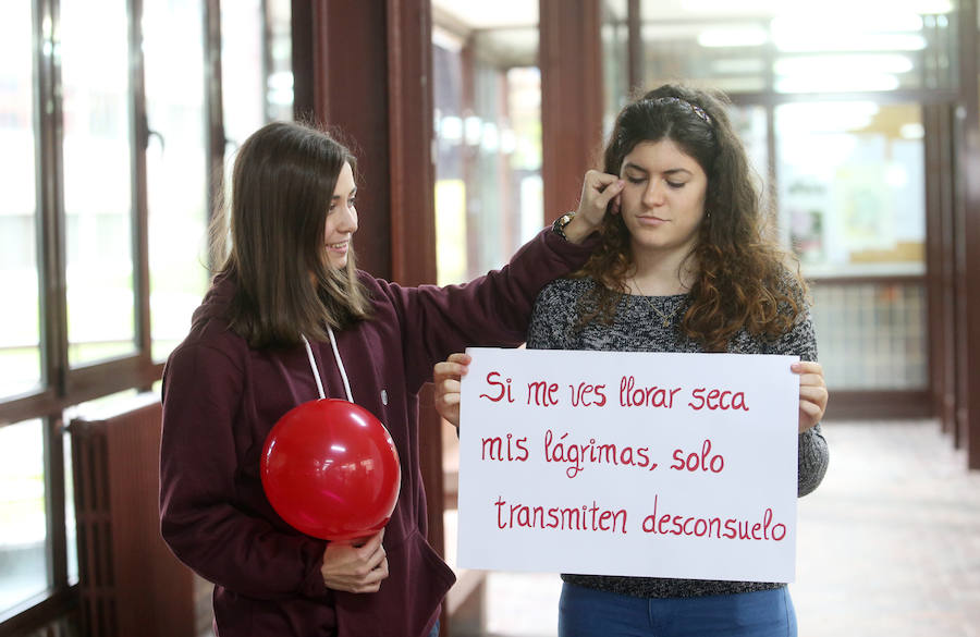 Mannequin challenge en la Factultad de Medicina por la lucha contra el sida