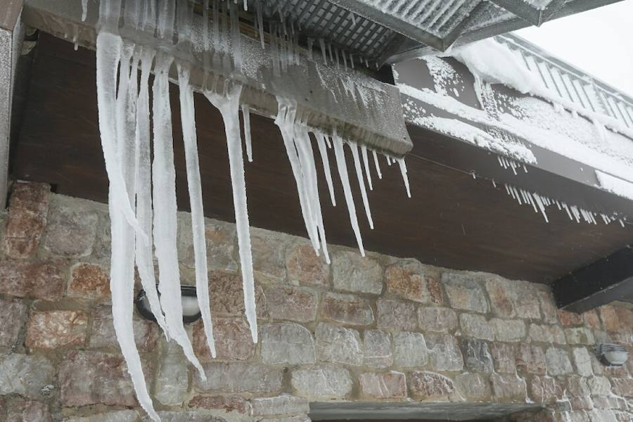 La nieve cubre de blanco Asturias