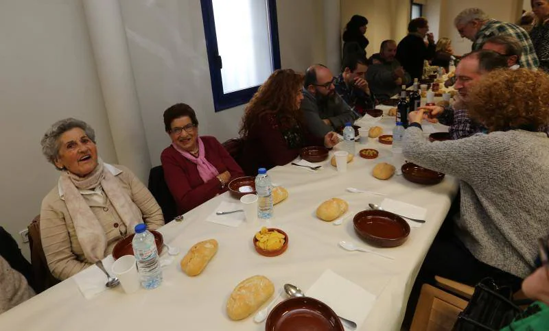 Llaranes se vuelca por Santa Bárbara