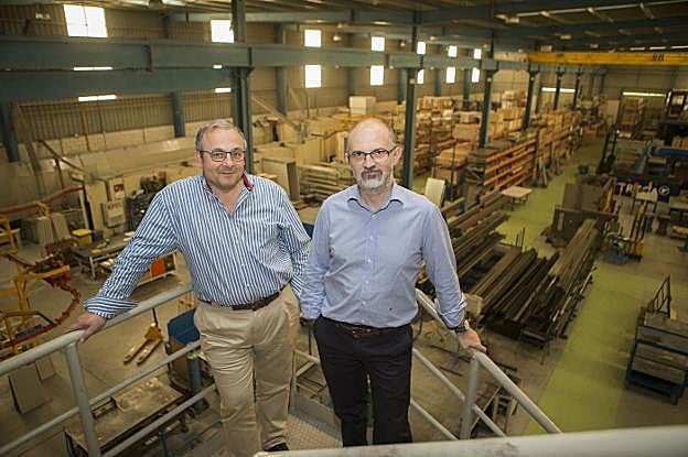 Pedro Ortea, consejero delegado y director financiero de Tresa, y Daniel Fernández, director general y consejero delegado de ascensores Tresa. 