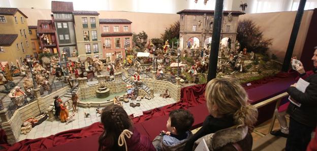 El belén napolitano ambientado en Oviedo. 