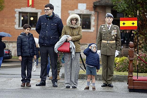 Imagen familiar con el coronel Rodríguez Roca. 