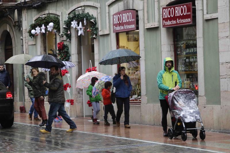 La lluvia es la protagonista de este puente de diciembre en Asturias. Es una anticipo de las fuertes precipitaciones que se esperan con la llegada de la borrasca 'Ana'.