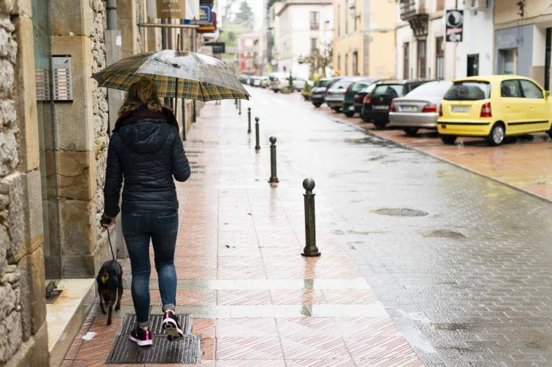 Las fuertes lluvias, primer efecto de la borrasca &#039;Ana&#039; en Asturias