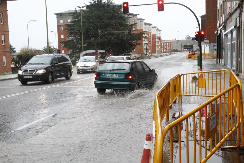 Las fuertes lluvias, primer efecto de la borrasca &#039;Ana&#039; en Asturias