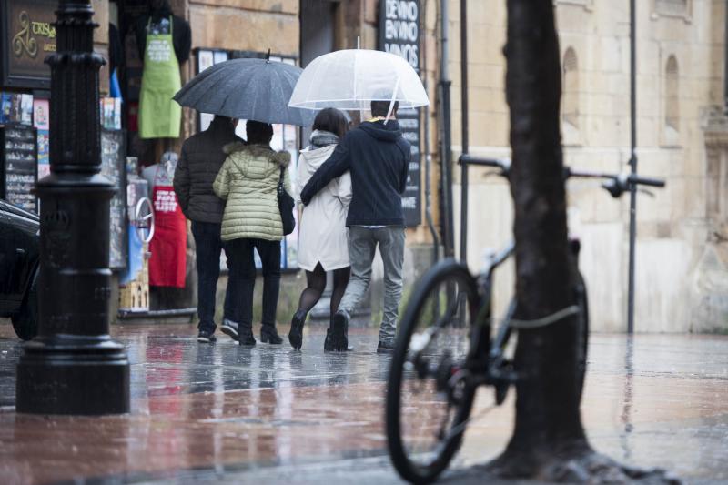 Las fuertes lluvias, primer efecto de la borrasca &#039;Ana&#039; en Asturias