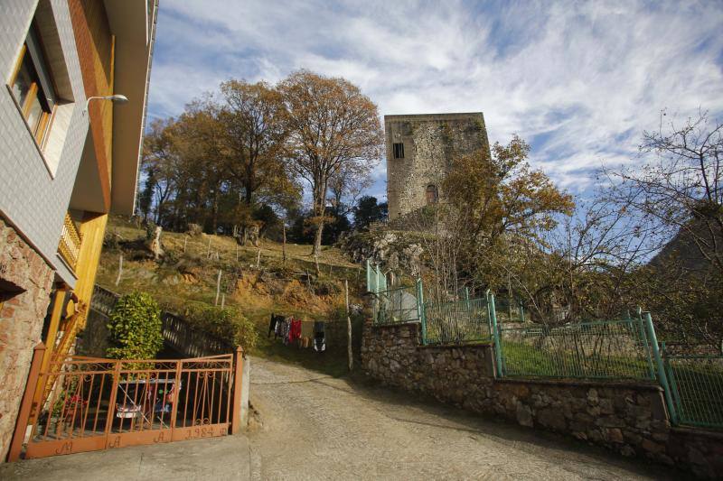 Torreón de El Condado, en Laviana. 