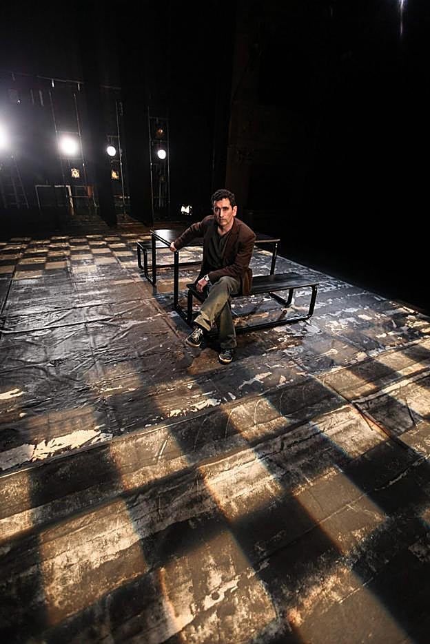 Juan Mayorga pisa hoy de nuevo las tablas del Teatro Palacio Valdés. 