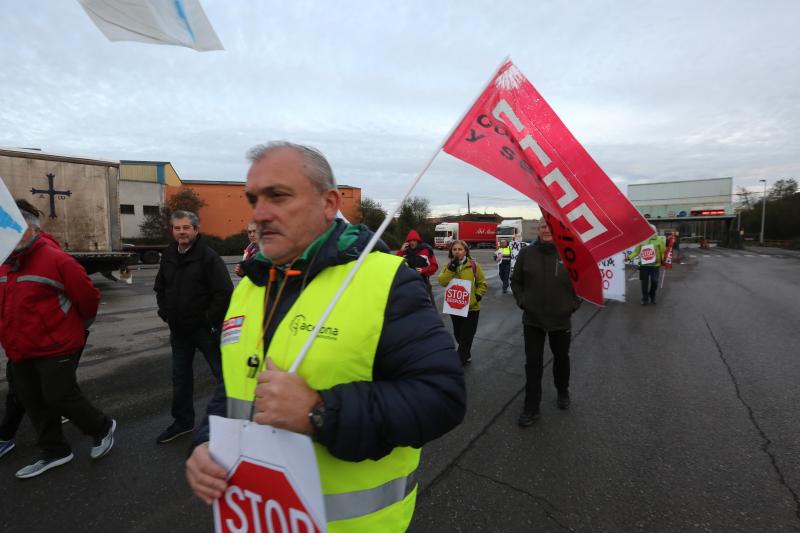 Manifestación en Tabaza de los trabajadores de Acciona en ArcelorMittal