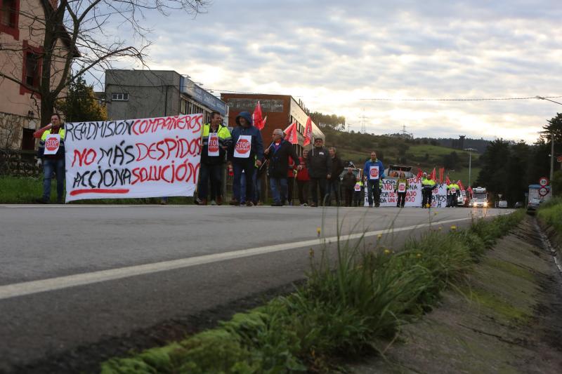 Manifestación en Tabaza de los trabajadores de Acciona en ArcelorMittal