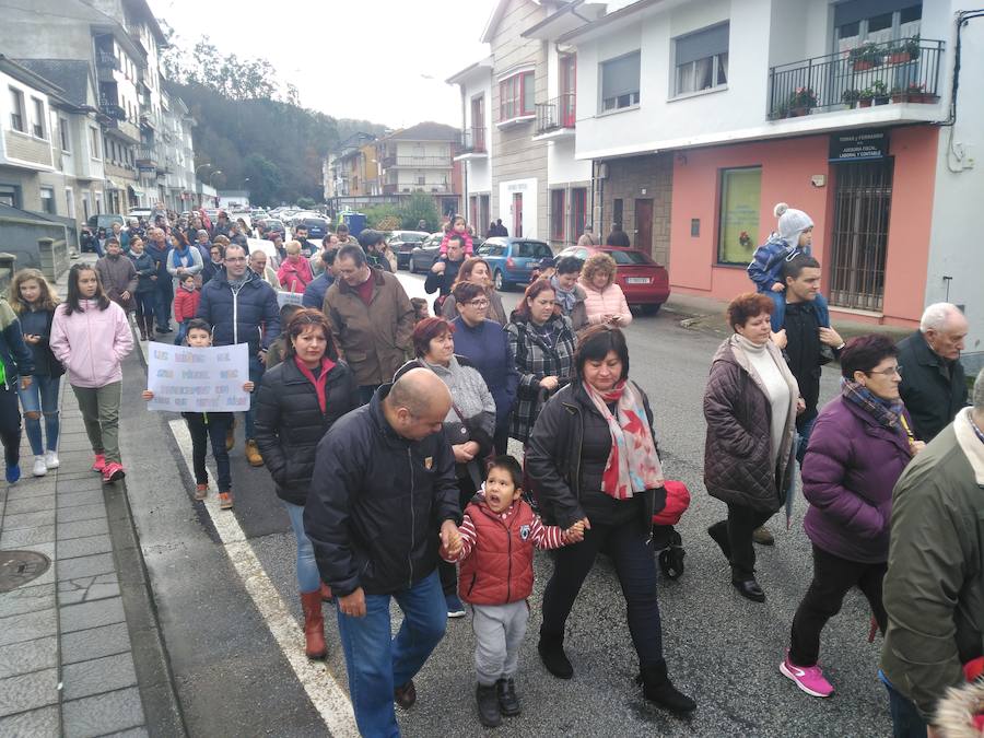 Protesta del colegio San Miguel de Trevías