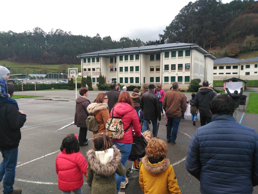 Protesta del colegio San Miguel de Trevías