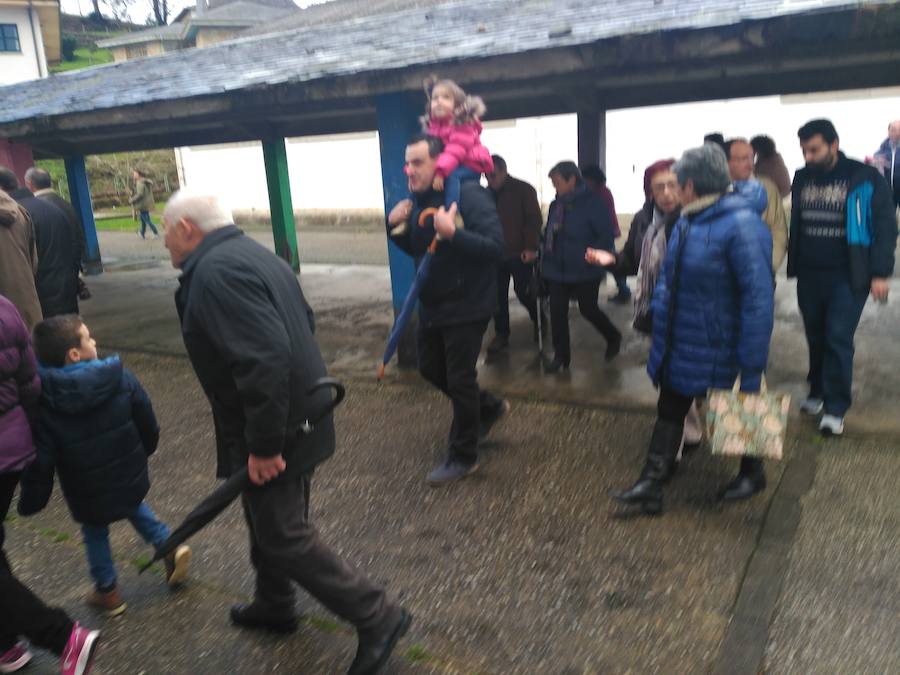 Protesta del colegio San Miguel de Trevías