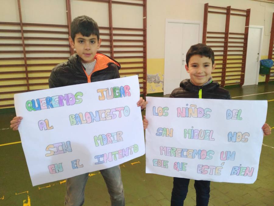 Protesta del colegio San Miguel de Trevías