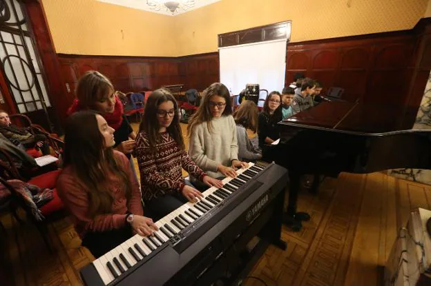 Concluye el taller de piano moderno en el Conservatorio