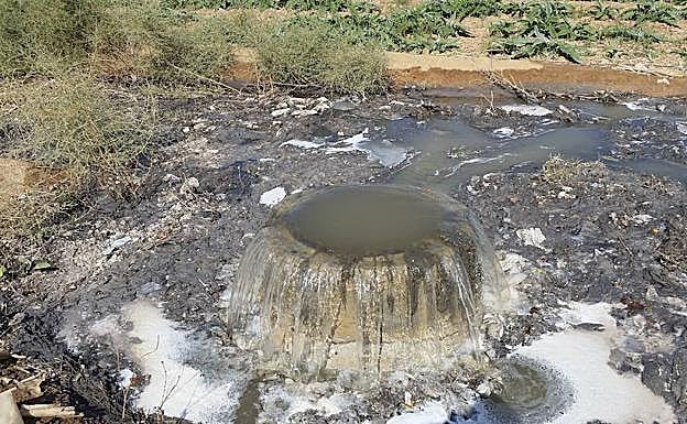 Un colector de Murcia quedó saturado por una gran acumulación de desperdicios, en parte compuesto de toallitas húmedas. 