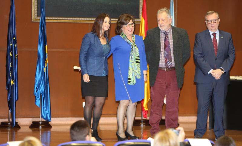 El consejero de Sanidad, Francisco del Busto, ha presidido el homenaje dedicado a los profesionales del área sanitaria III que se jubilan este año. 