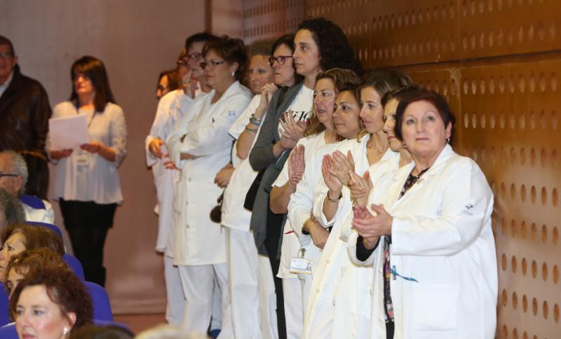 El consejero de Sanidad, Francisco del Busto, ha presidido el homenaje dedicado a los profesionales del área sanitaria III que se jubilan este año. 