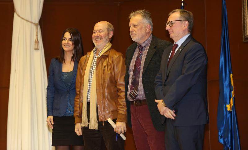 El consejero de Sanidad, Francisco del Busto, ha presidido el homenaje dedicado a los profesionales del área sanitaria III que se jubilan este año. 