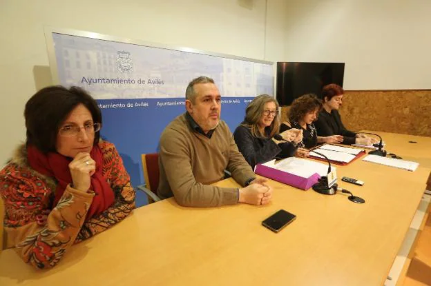 Representantes de los grupos políticos de la oposición presentaron ayer su propuesta alternativa de Reglamento Orgánico Municipal. 